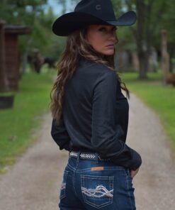 svartskimrande showskjorta från Cowgirl Tuff