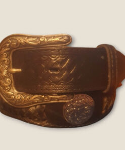 Bälte svart med flätmönster och conchos