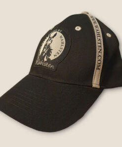 svart keps med travmotiv