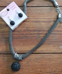 Smyckesset halsband och örhängen