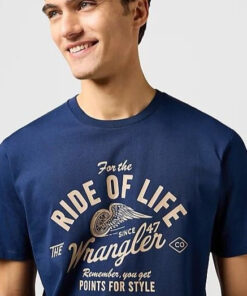 Marinblå T-shirt med tryck från Wrangler