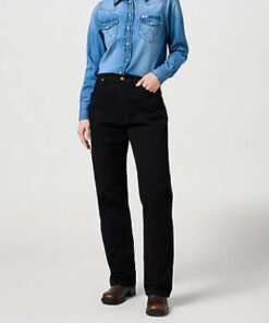Svarta jeans från Wrangler i klassisk westernstil.