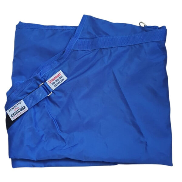Blått stalltäcke till häst med hel front i kraftig nylon.