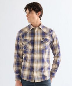 Wrangler Regular Indigo Shirt i klassiskt rutig westernstil.
