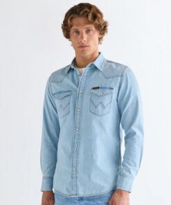 Wrangler Regular Western Shirt i ljusblå mjuk denim.