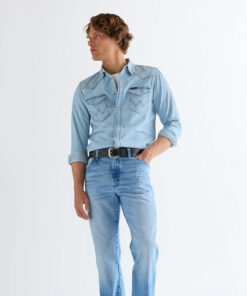 Wrangler Regular Western Shirt i ljusblå mjuk denim.