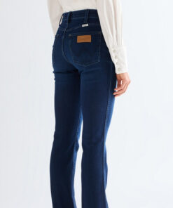 Wrangler bootcut jean i mörkblå stretch-denim