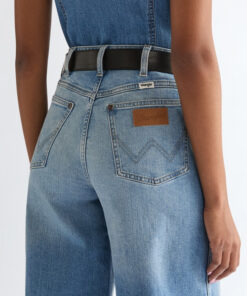 Bälte i svart läder med silverfärgat spänne i westernstil från Wrangler