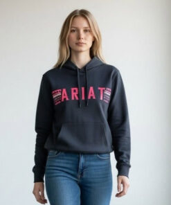 Ariat tek hoodie i svart med rött tryck framtill